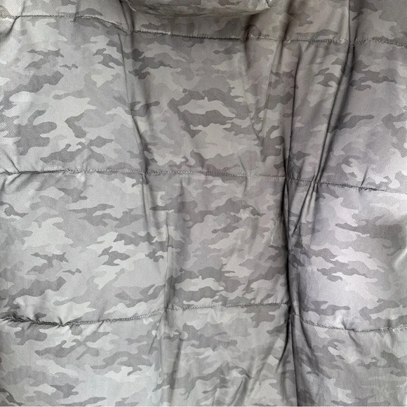 Men's Gray Reflective Camo Puffer Jacket - Sz M - Picture 7 of 9